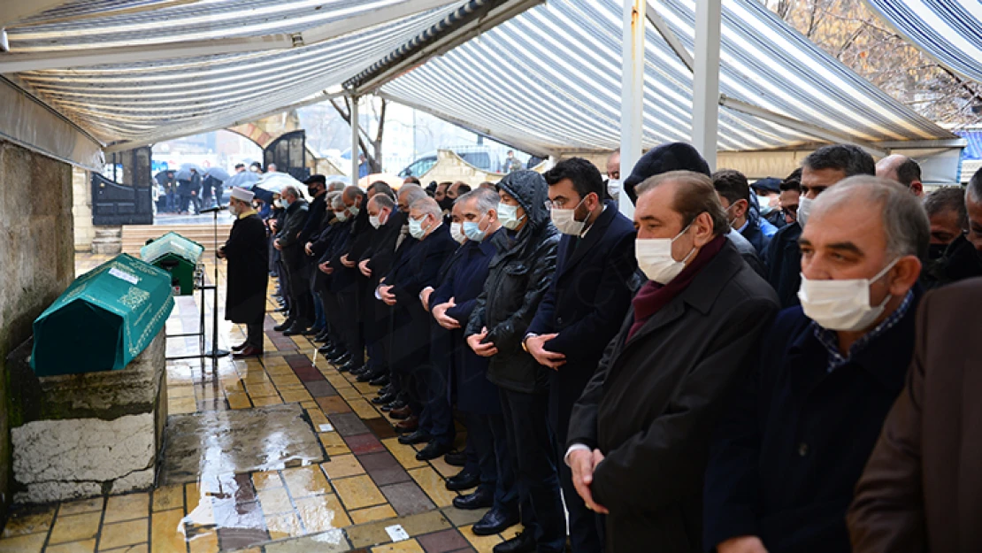 Devlet eski Bakanı Ali Doğan'ın abisi Mustafa Doğan, son yolculuğuna uğurlandı