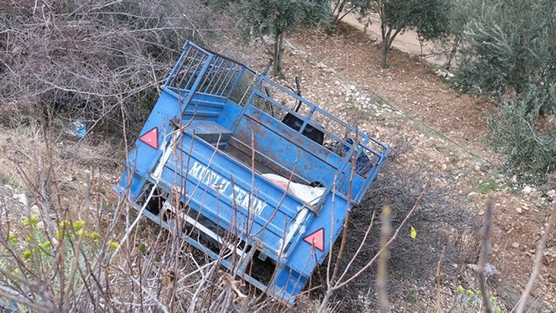 Devrilen tarım aracının sürücüsü yaralandı