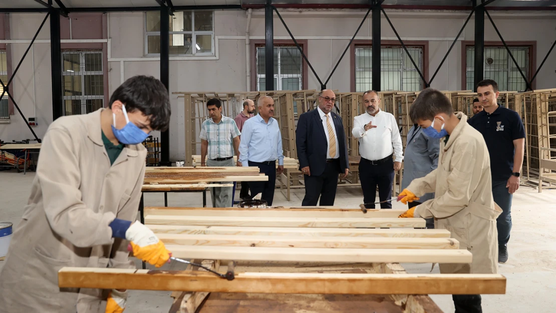 Dulkadiroğlu Belediyesi'nden eğitime ve yerli üretime destek