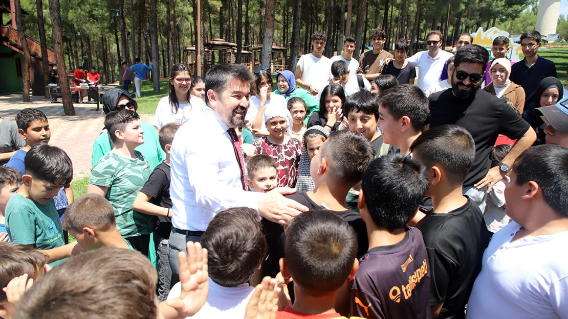 Dulkadiroğlu'nda gençler, değerler eğitimi yaz okulunu coşkuyla tamamladı