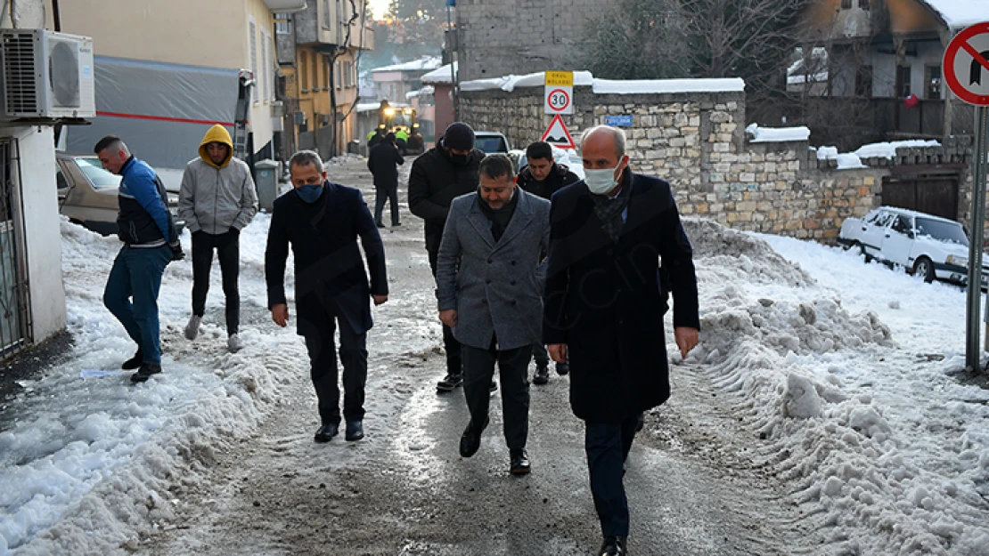 Dulkadiroğlu'nda kar temizleme çalışması yoğun bir şekilde sürüyor