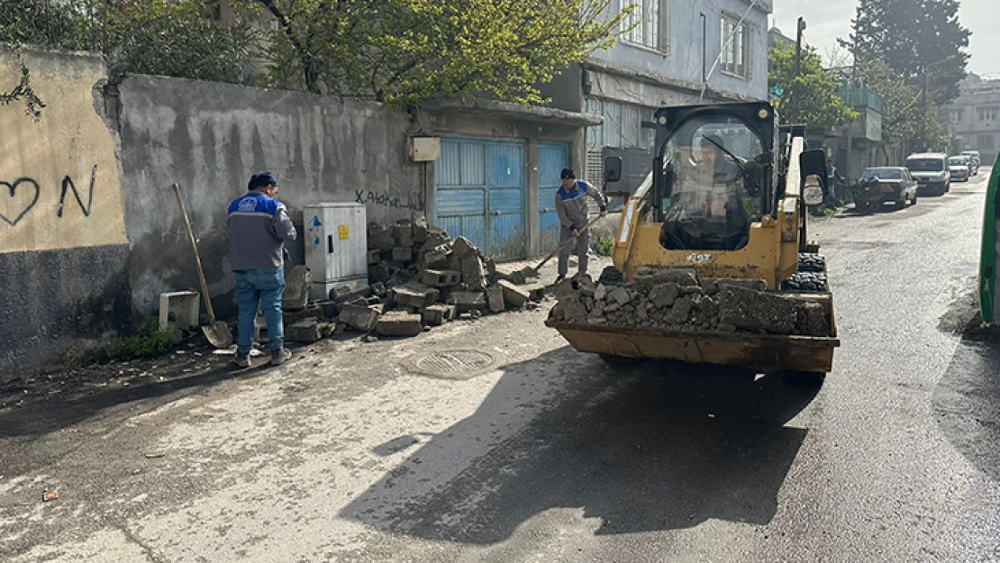 Dulkadiroğlu'nda moloz kaldırma çalışmaları devam ediyor