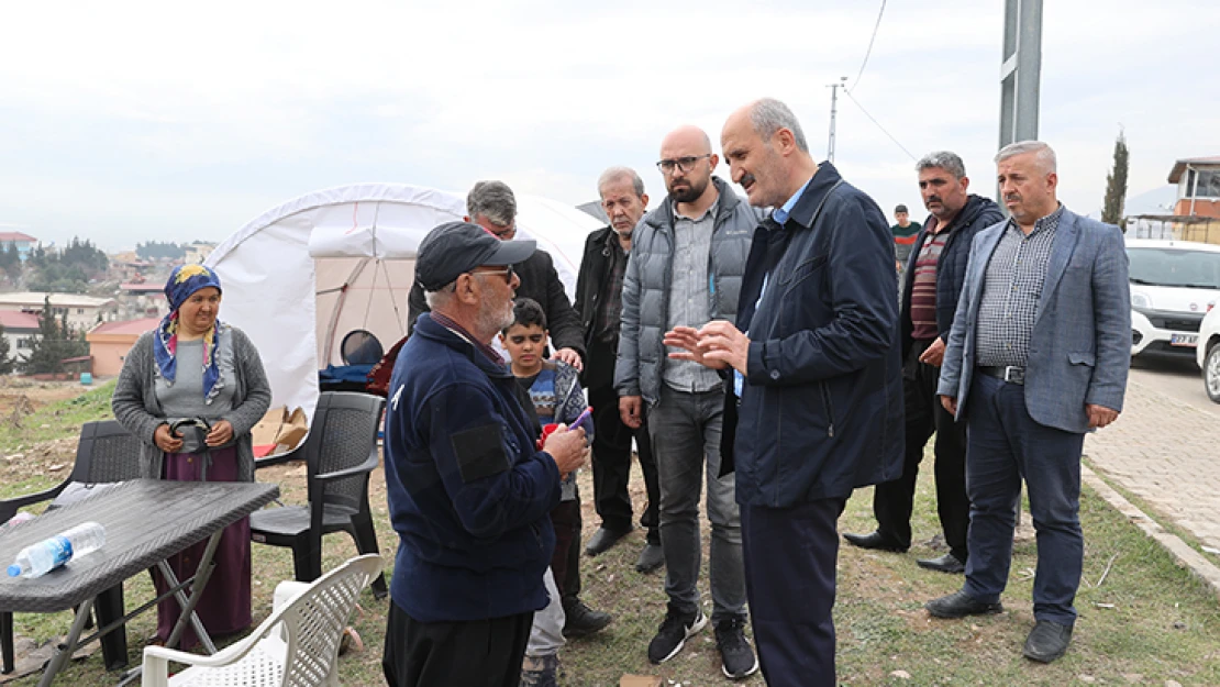 Dulkadiroğlu'nda sokak aralarında hafriyat kaldırma çalışmaları devam ediyor