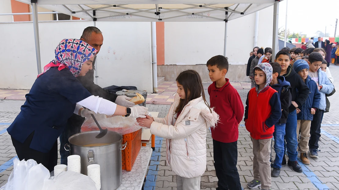 Dulkadiroğlu'ndan öğrencilere çorba ikramı