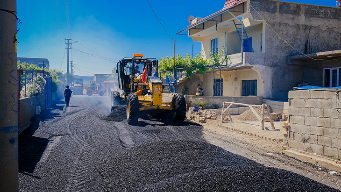 Dulkadiroğlu sokaklarında asfalt serimi çalışması