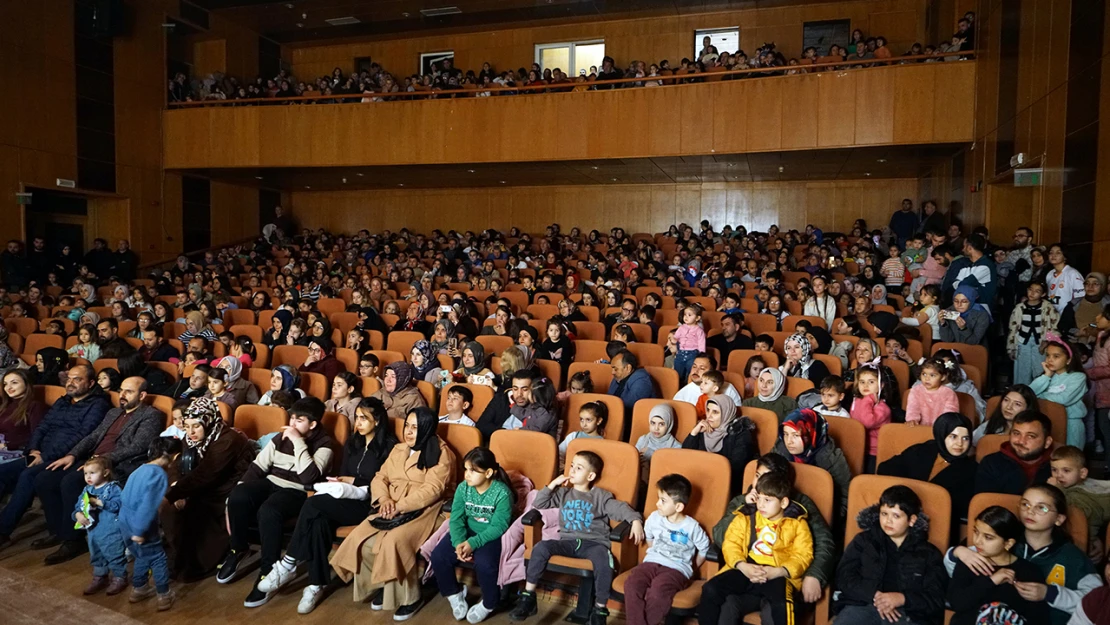 Dünyayı Kurtaran Çocuk, yarıyıl tatiline renk kattı