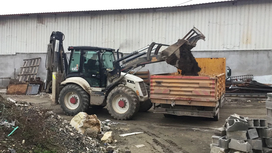 Ekipler, çevre kirliliğinin önüne geçmek için sahada