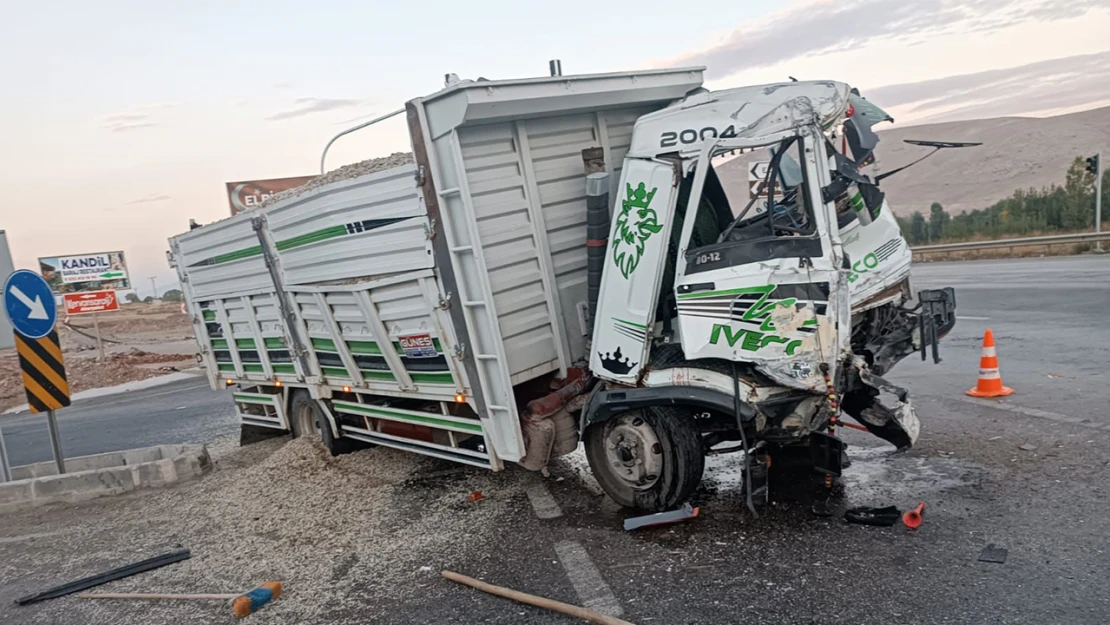 Elbistan'da trafik kazası: 2 kişi yaralandı