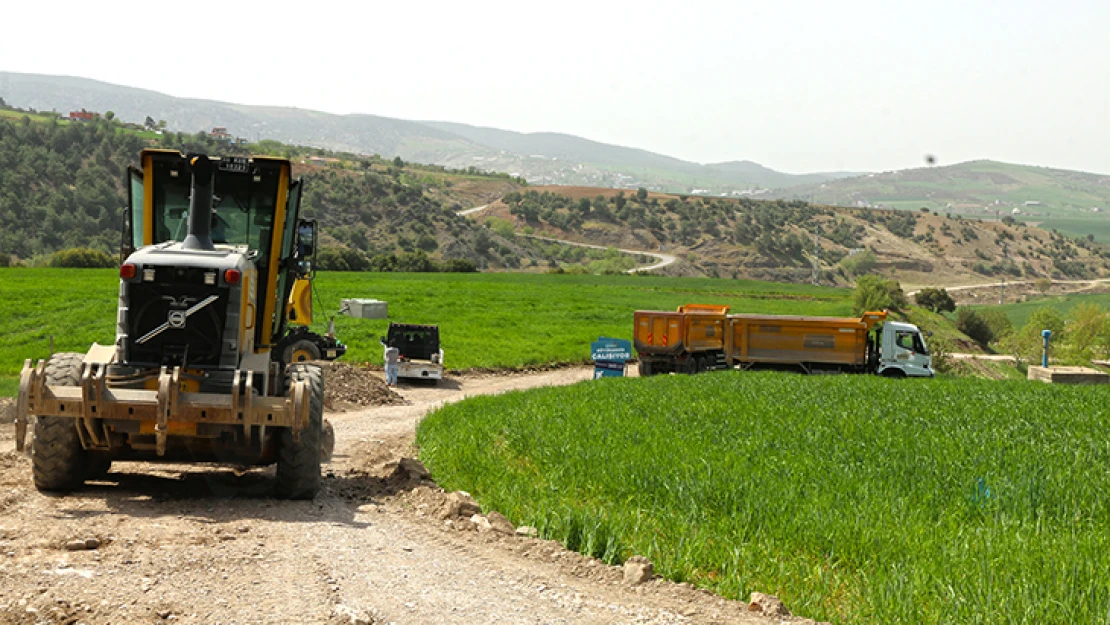 Elmalar–Peynirdere yolu yenileniyor