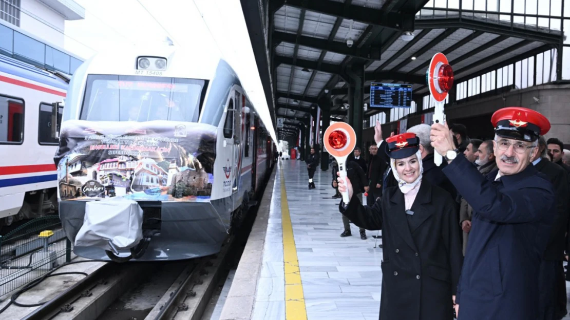 Engelleri kaldıran tren yola çıktı