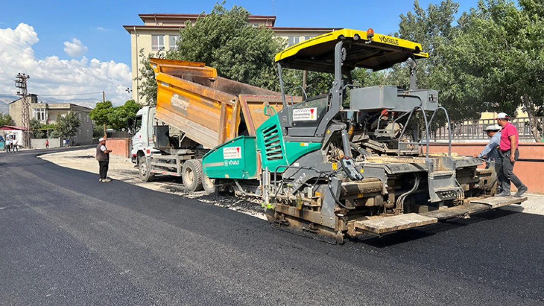 Erkenez'in ana caddesi asfaltlanıyor