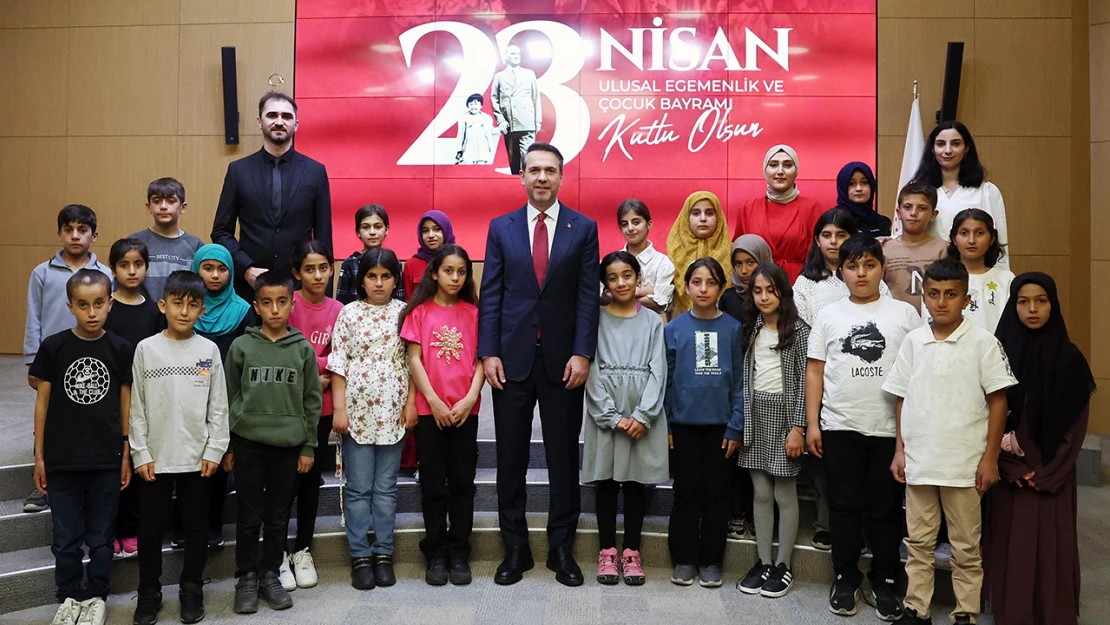 Gabar dağı eteklerinde büyüyen çocuklardan, Bakan Bayraktar'a anlamlı ziyaret