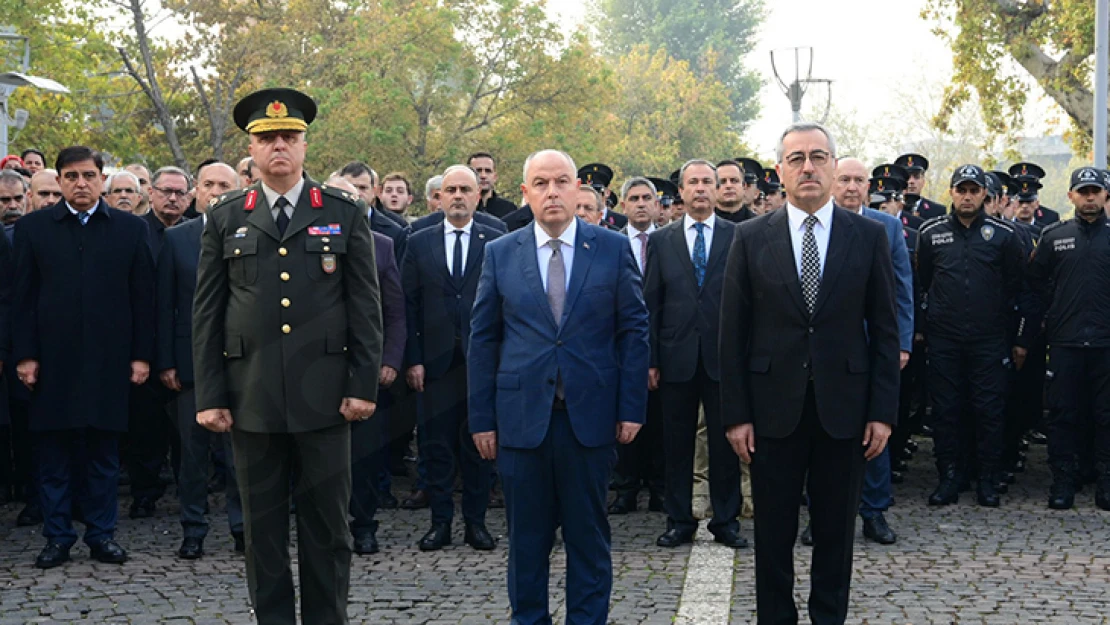 Gazi Mustafa Kemal Atatürk, vefatının yıl dönümünde törenle anıldı