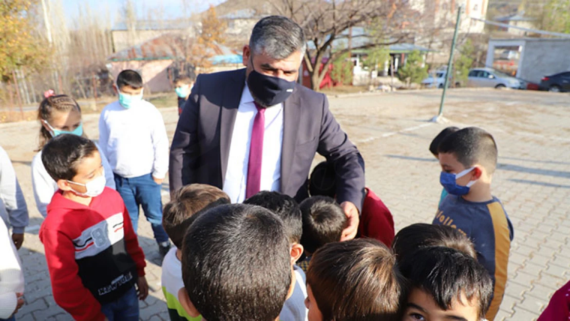 Geleceğin aydınlarına katkı sunmak için yola çıktılar