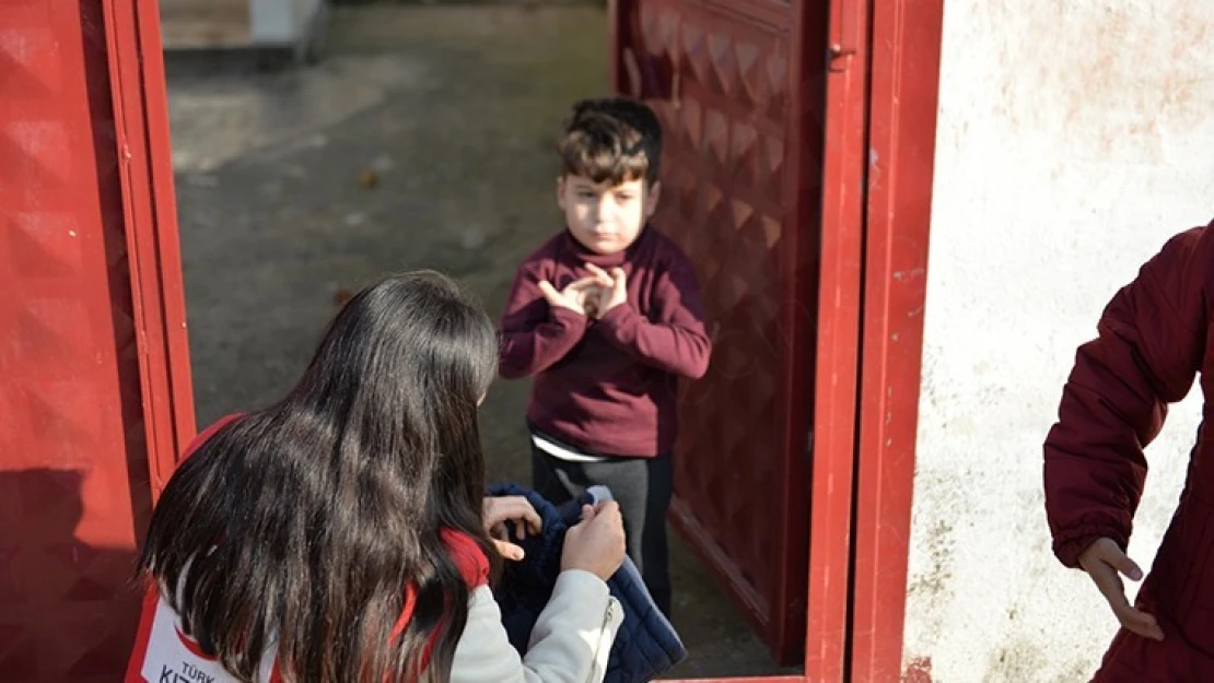 Genç Kızılay Kahramanmaraş'ta çocukların yüzünü güldürdü