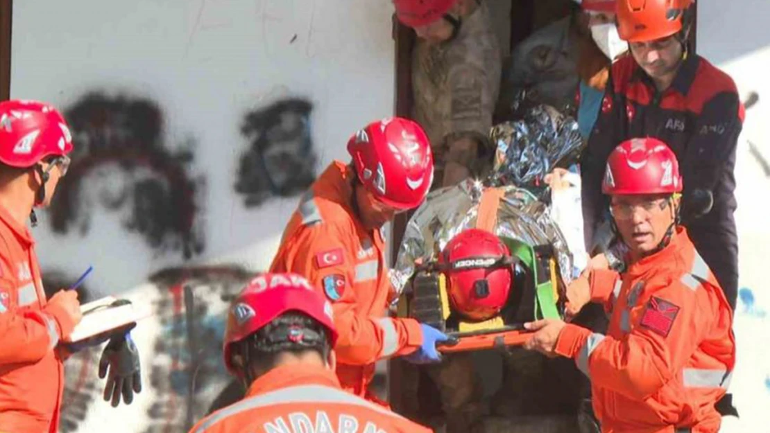 Gerçeğini aratmayan büyük deprem tatbikatı