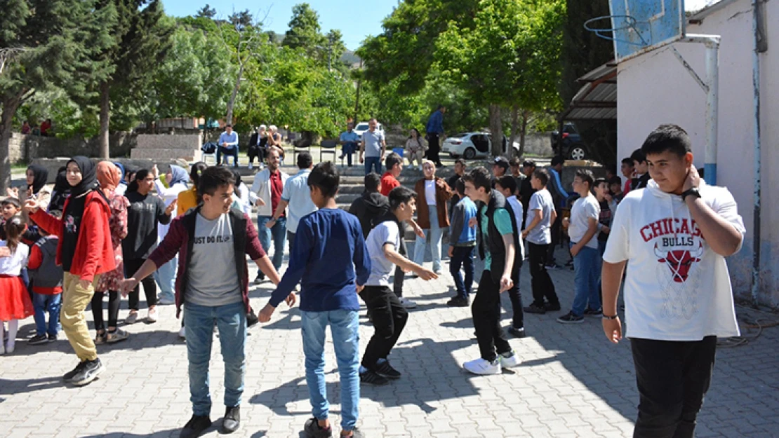 Gezici kütüphane öğrencilerin yüzünü güldürüyor