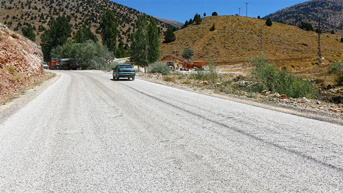 Göksun'da 6 mahalleyi birbirine bağlayan 20 kilometrelik yol yenilendi