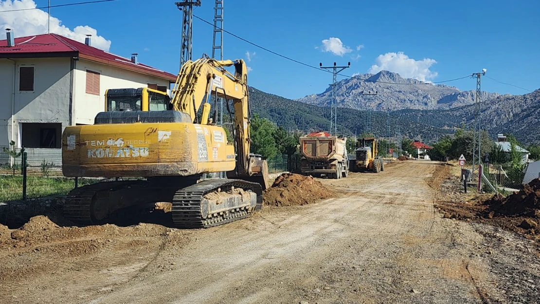 Göksun'da bir grup yolunun daha standardı arttırılıyor