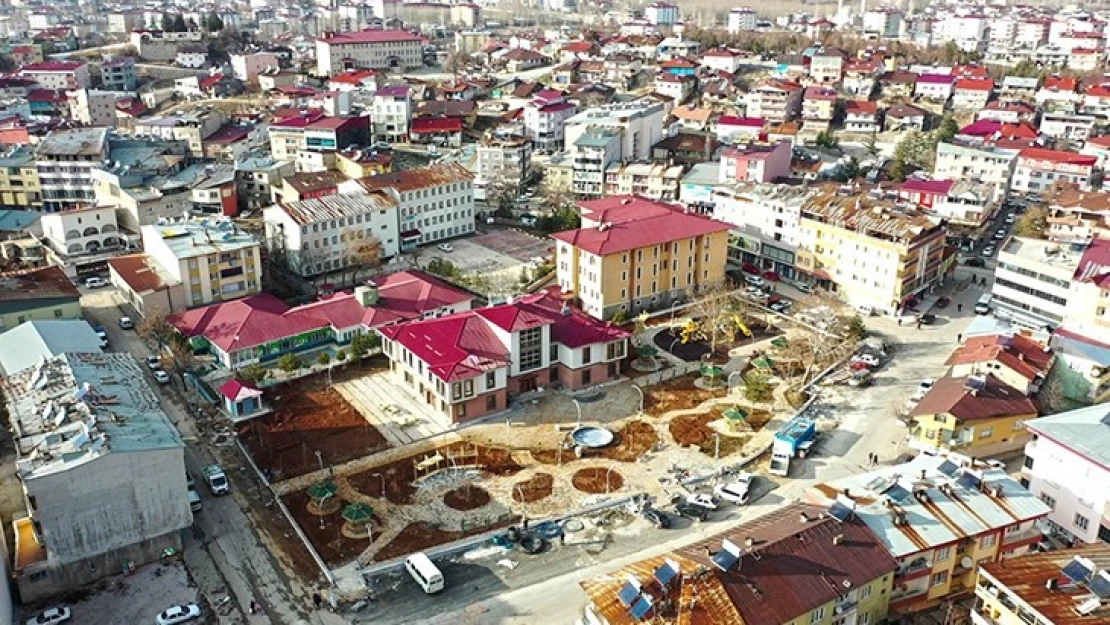 Göksun Millet Konağı ve Meydanı tamamlandı