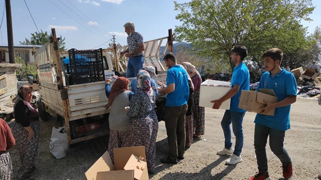 Gönül Elçisi Uluslararası İnsani Yardım Derneği, yaraları sarmaya yardımcı oluyorlar