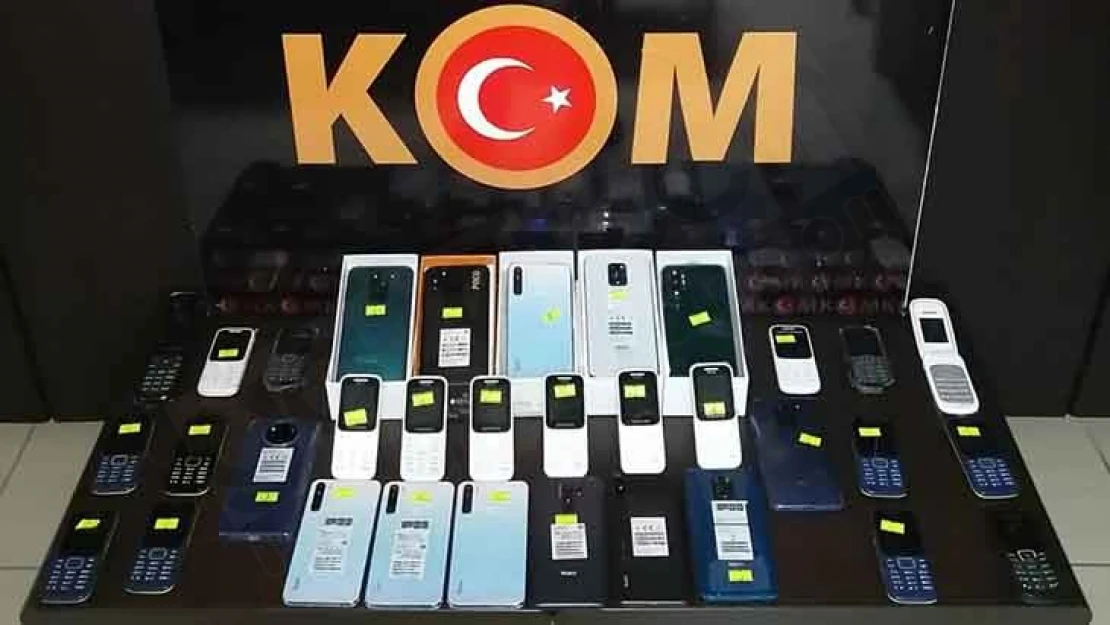 Gümrük kaçağı 33 cep telefonuna el konuldu