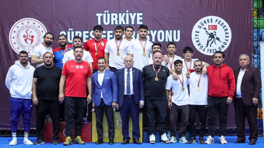 Güreş İhtisas Spor Kulübü, namağlup şampiyon oldu