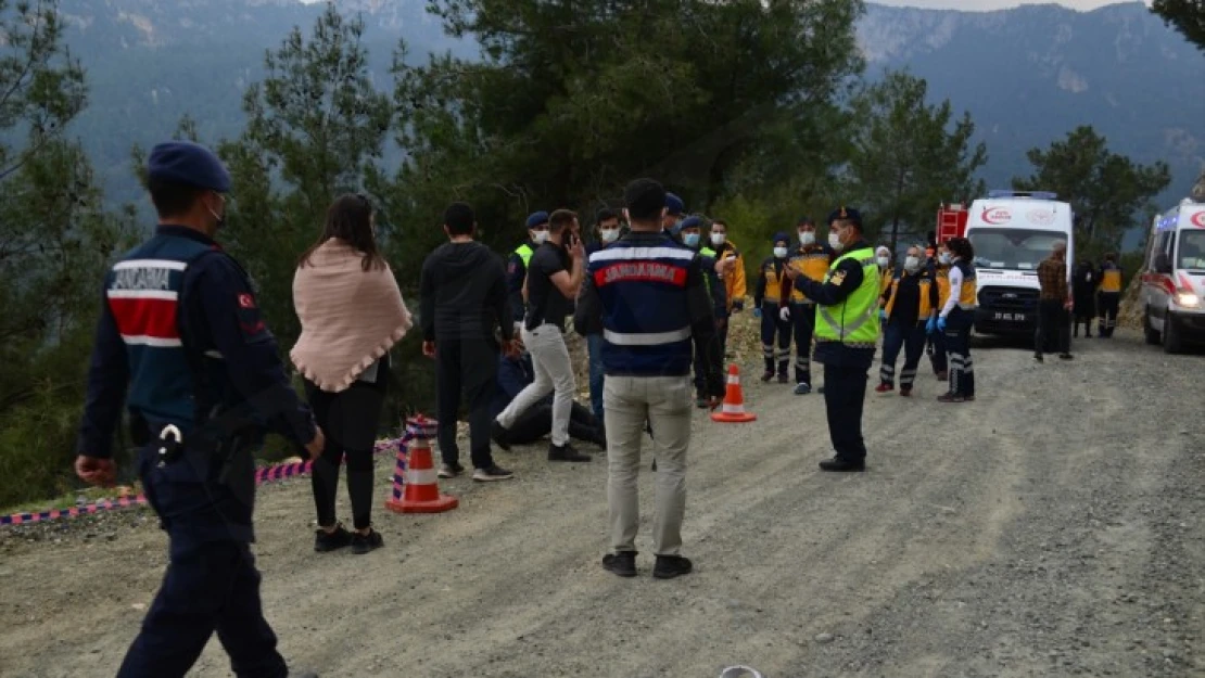 Hafif ticari araç uçuruma devrildi: 1 ölü, 4 yaralı