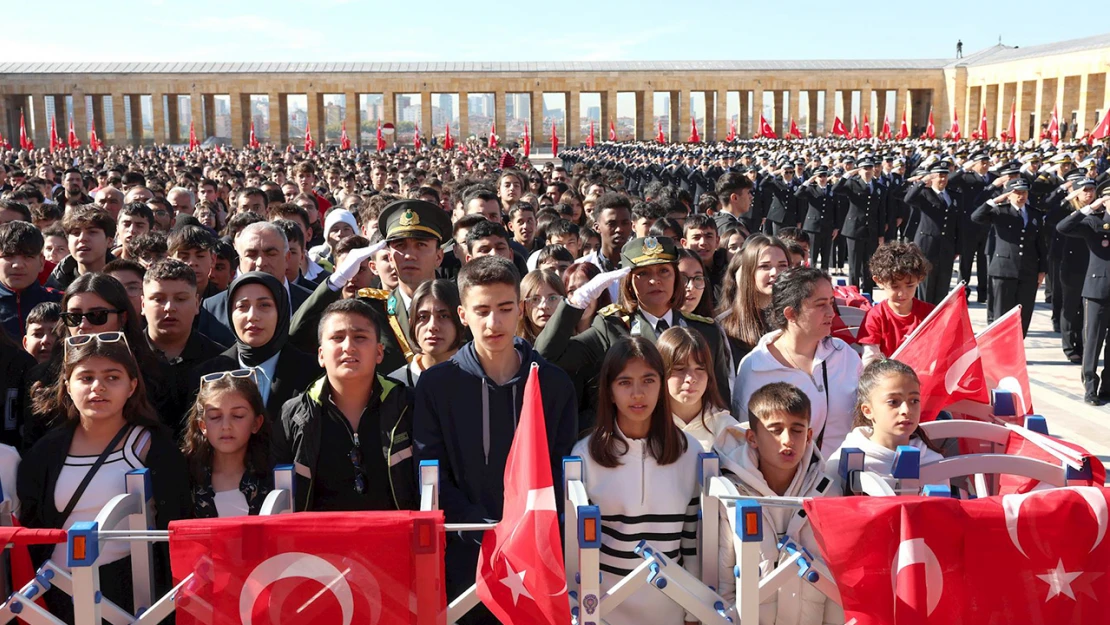 Hakkârili öğrencilerden Anıtkabir'e ziyaret