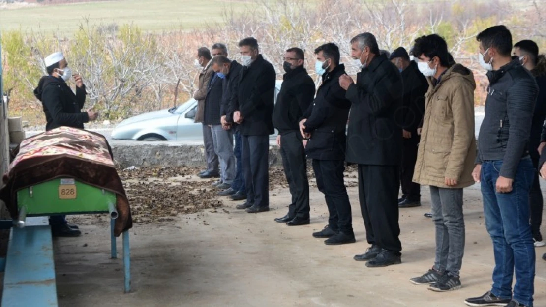 Hastanede çıkan yangında hayatını kaybeden Naciye Ulukütük toprağa verildi