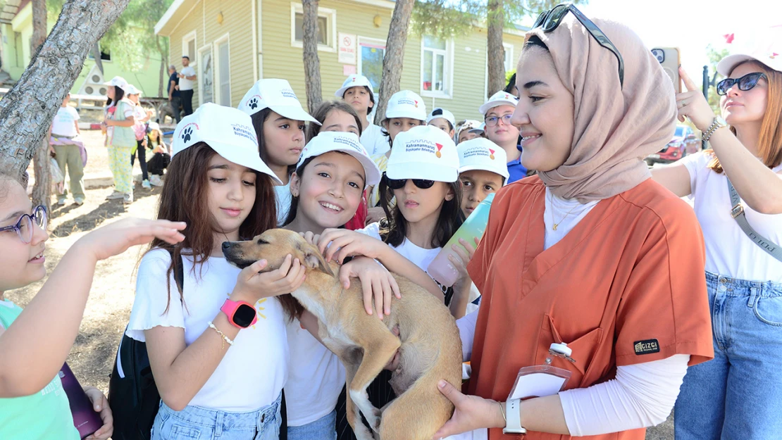 Hayvanları Koruma Günü'nde minik yürekler, can dostlarla bütünleşti