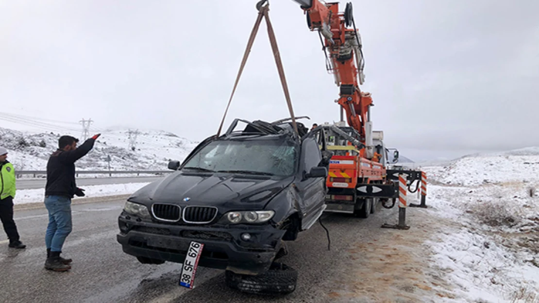 İçinde askerlerin bulunduğu araç kaza yaptı: 1 kişi öldü 3 kişi yaralandı