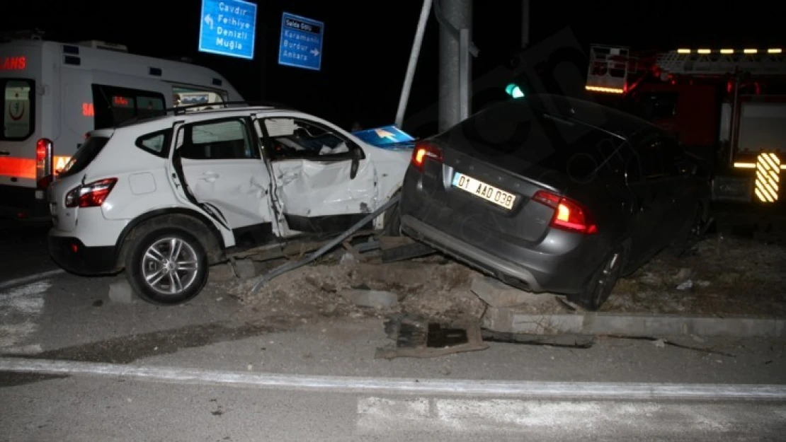 İki otomobil çarpıştı: 5 kişi yaralandı