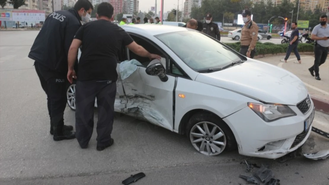 İki otomobilin çarpıştığı kazada yaralanan bebek hayatını kaybetti