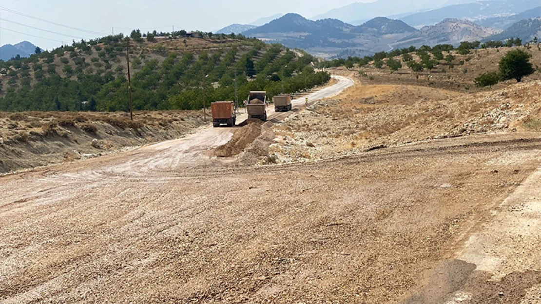 İlçelerde bağlantı yollarının da ulaşımı iyileştiriliyor