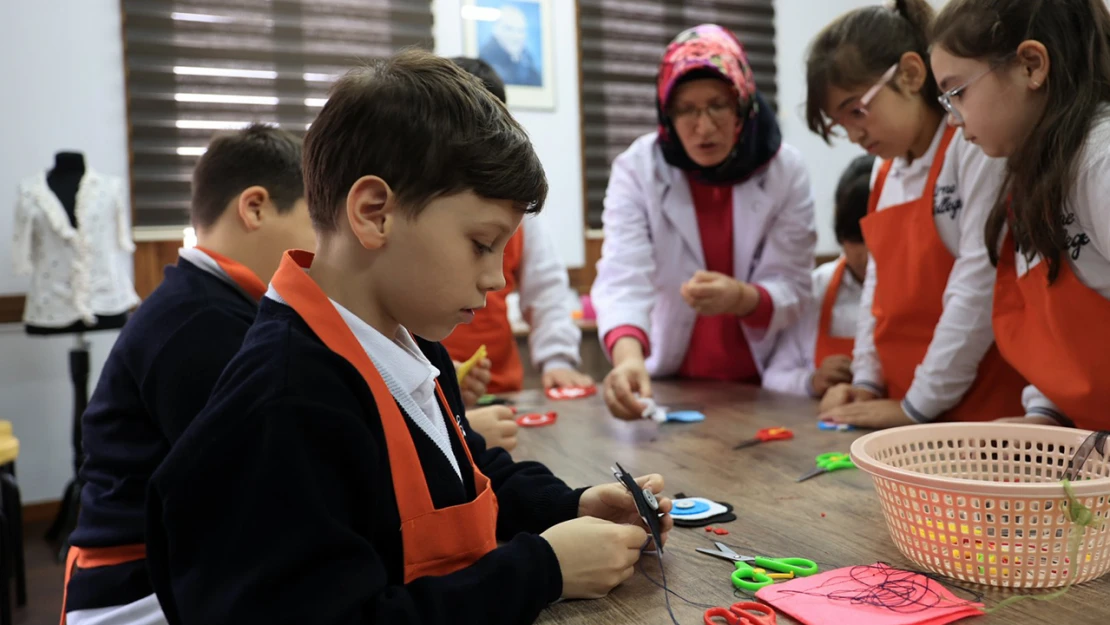 İlkokul öğrencileri, günlük yaşam becerilerini atölyelerde deneyimliyor