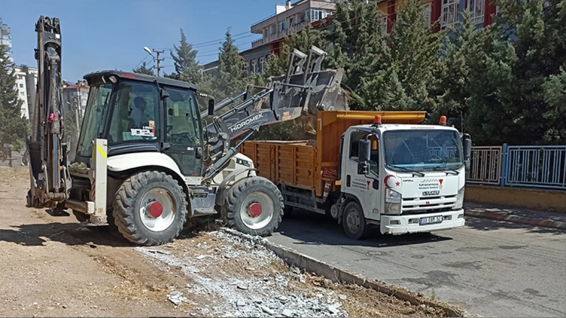 İnşaat atıkları kent merkezinden temizleniyor