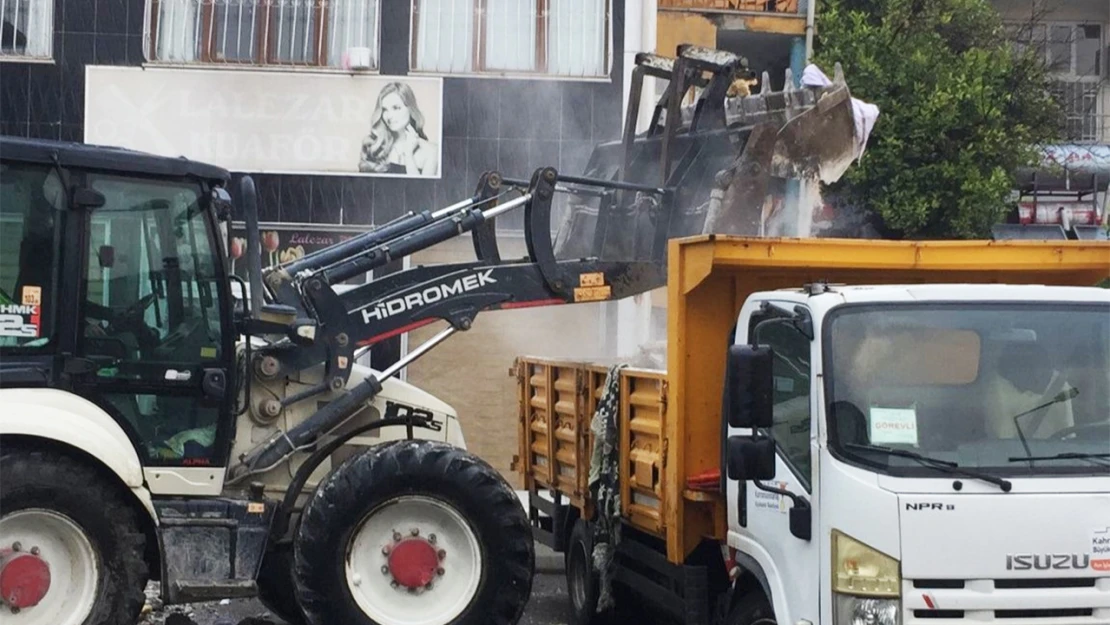 İnşaat atıklarının temizliği sürdürülüyor