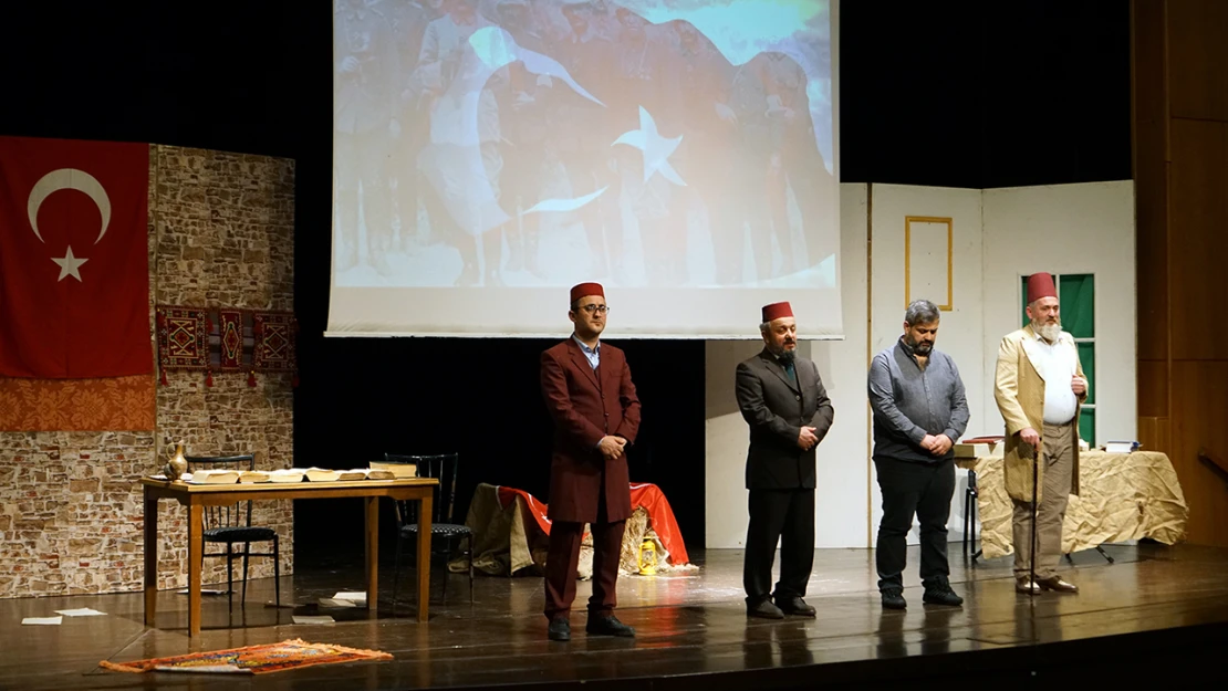 İstiklal Şairi Ersoy'un hayatı sahneye taşındı