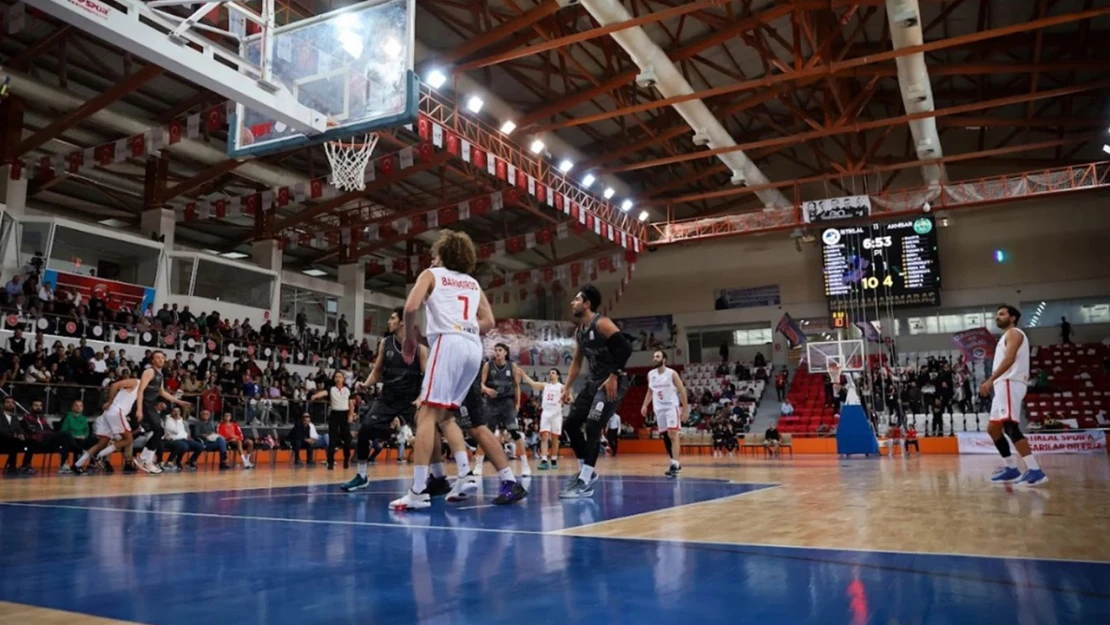 İstiklalspor Basketbol, kritik Göztepe zaferiyle zirveye yerleşti