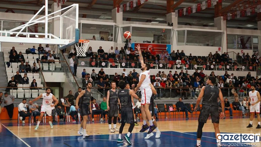 İstiklalspor Basketbol Takımı, namağlup şampiyonluğa koşuyor