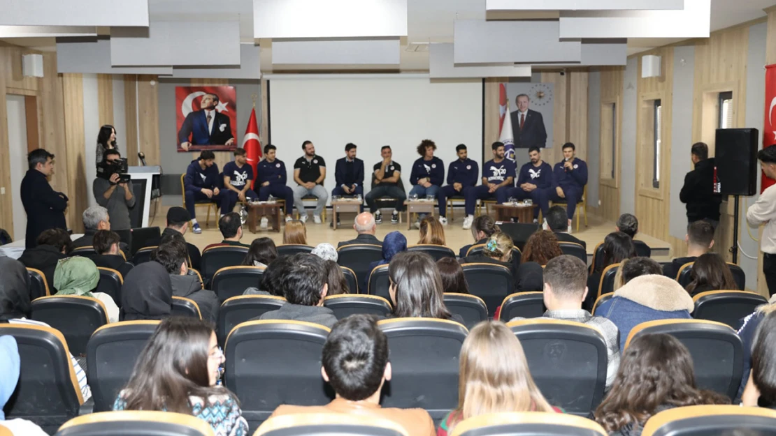 İstiklalspor Basketbolcuları, İstiklal Üniversitesi öğrencileriyle buluştu