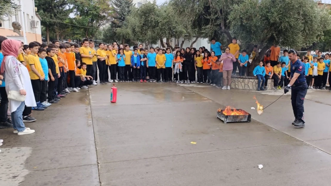 İtfaiye ekipleri, eğitim ve tatbikatlarla binlerce kişiye ulaştı