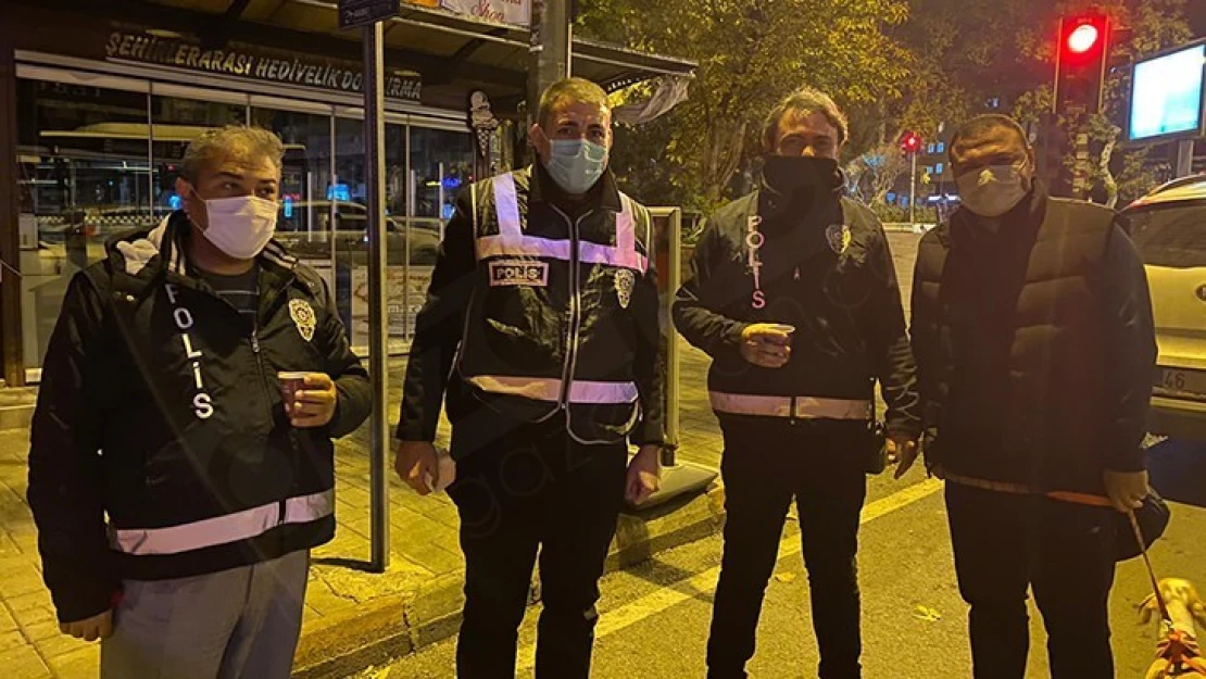 İyi Parti İl Başkanı Çabukel'den polislere kek ve çay ikramı