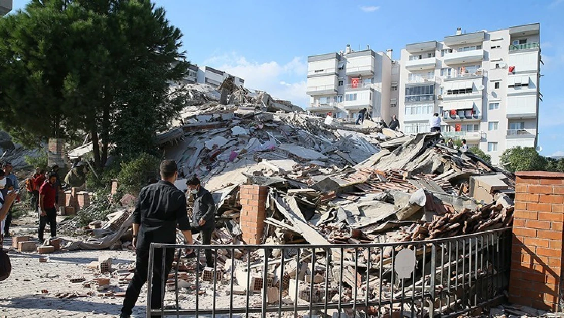 İzmir'de 6,6 büyüklüğünde deprem