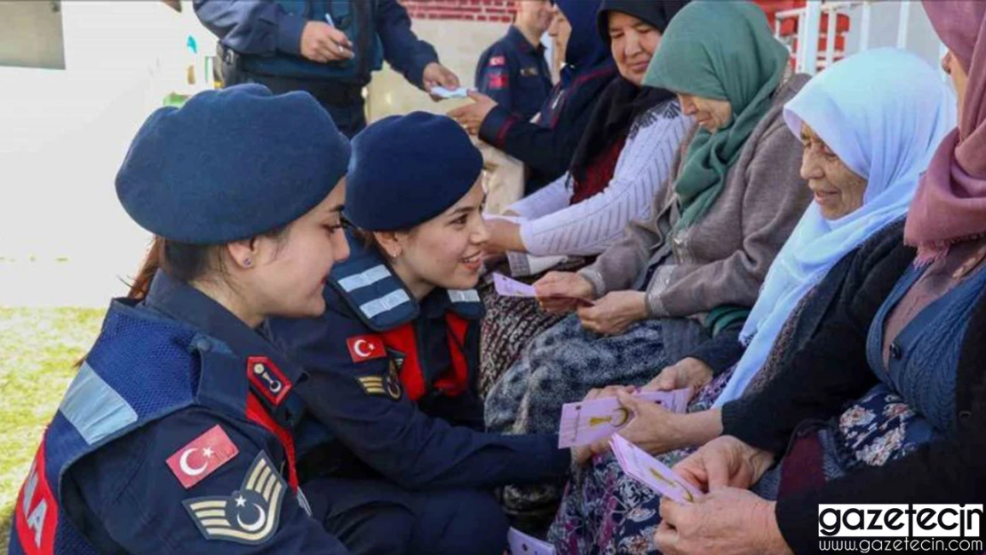 Jandarma ekipleri, kadına şiddetle ilgili vatandaşı bilgilendirdi