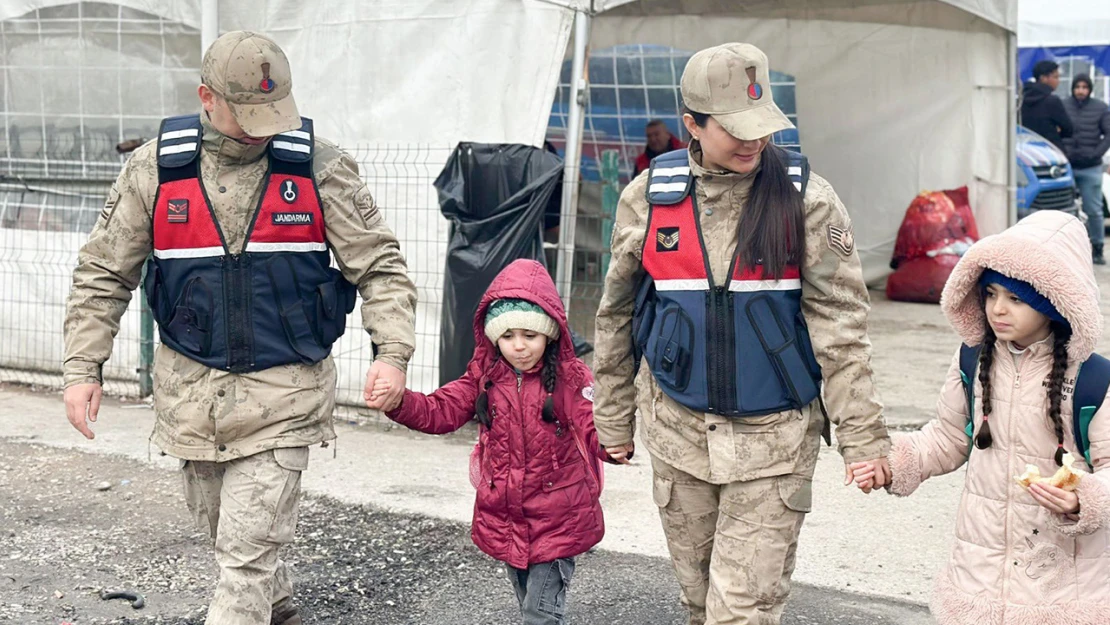 Jandarma geri dönüş yolculuğuna eşlik ediyor