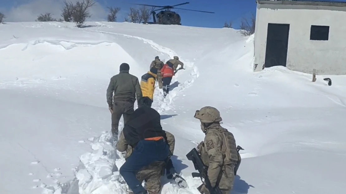 Jandarma, kanser hastasını sırtında taşıdı