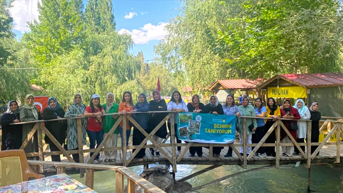 Kadınlar, şehrin güzelliklerini keşfediyor