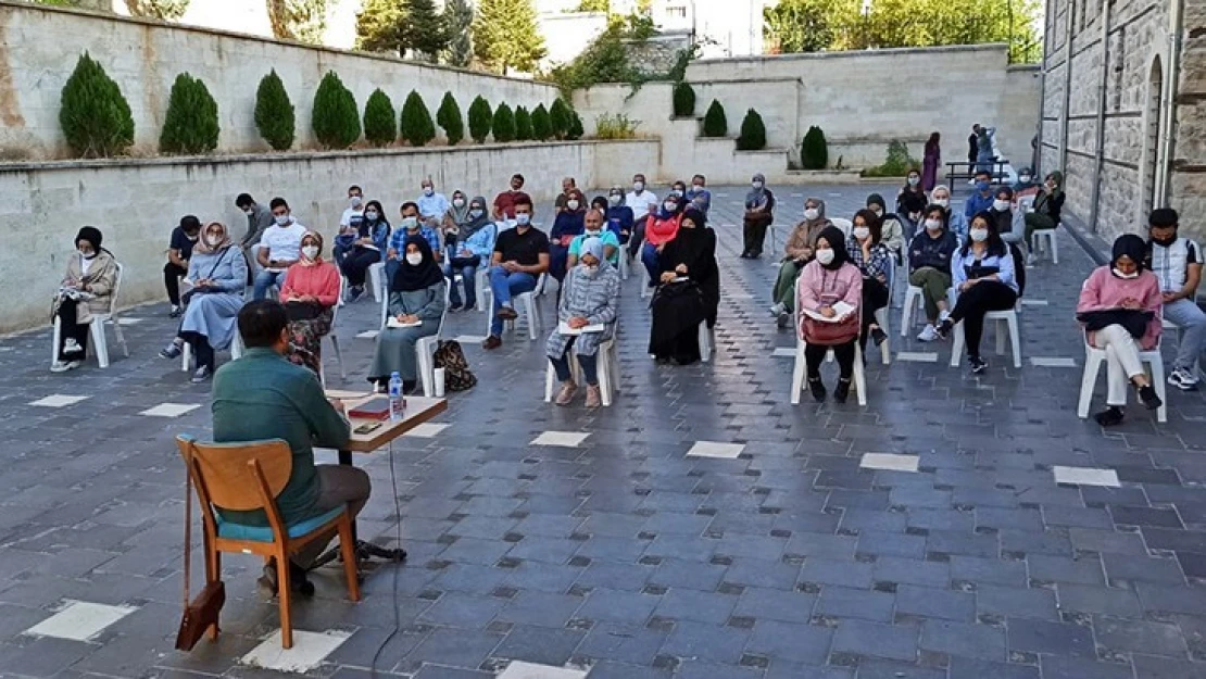 Kahramanmaraş Akademi 400 öğrenciyi mezun etti